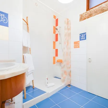 Apartamento Charming 2 Bedroom In Bairro Da Mouraria